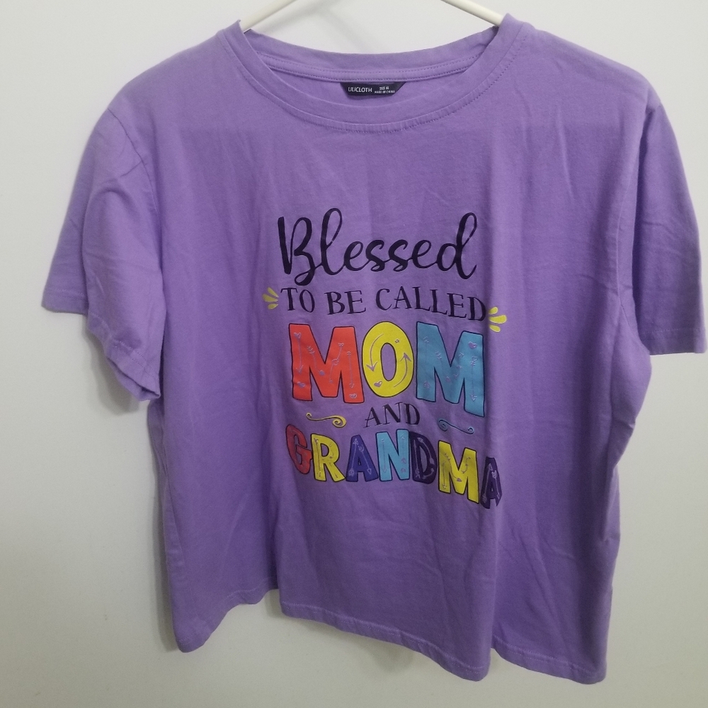 EUC purple "Blessed to be called Grandma" cotton shirt